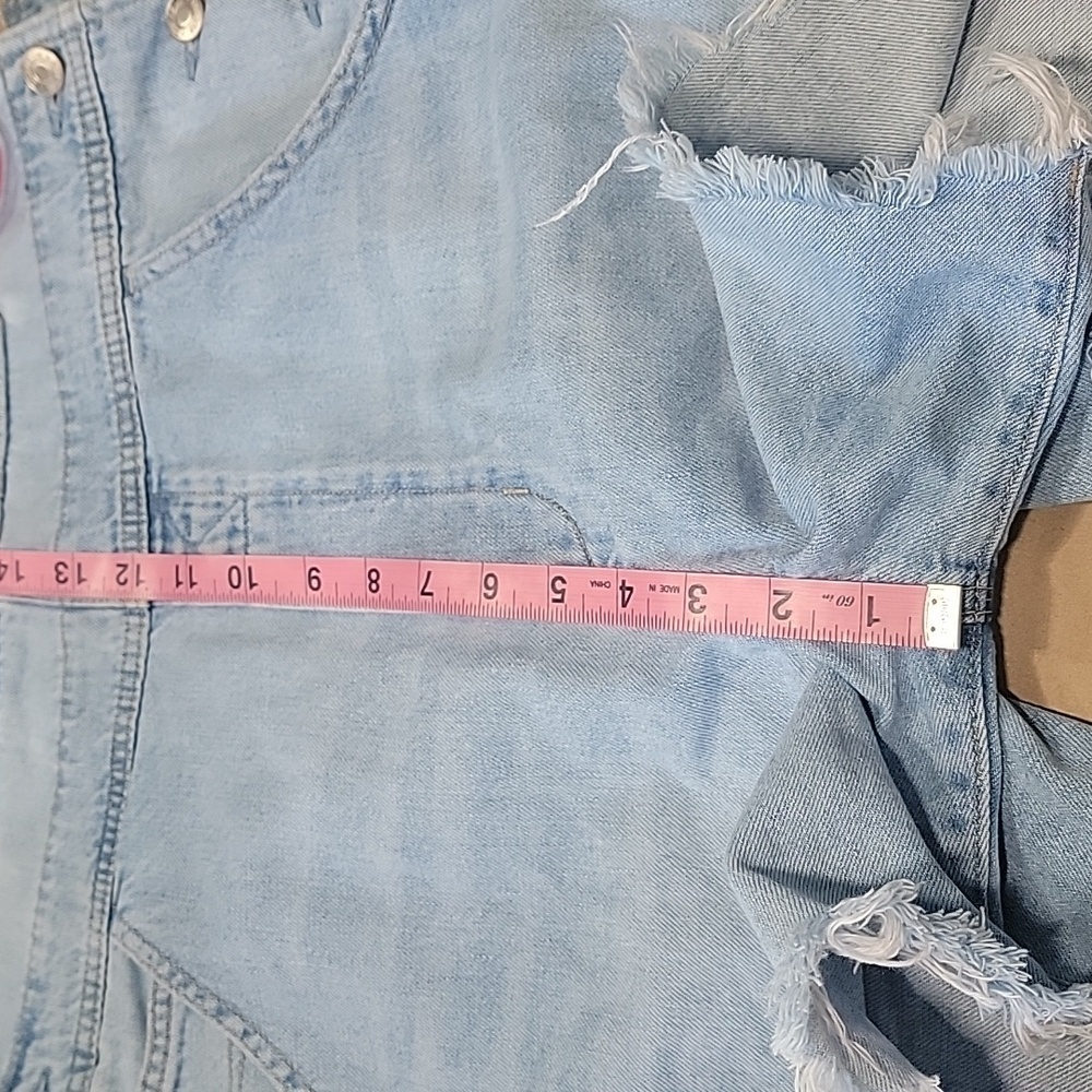 Gap Size S Light Wash Shortall, Light Destroyed, Excellent Used Condition - Picture 6 of 10